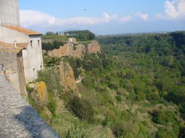 Panorama sulla forra della
Valle Suppentonia da Castel Sant’Elia
(14839 bytes)